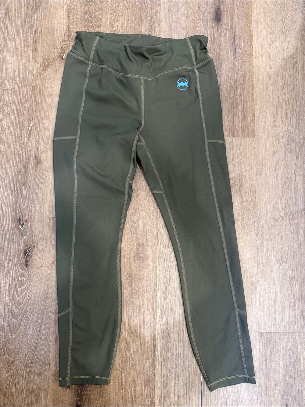 Janji Olive Performance Leggings with Side Pockets | Medium